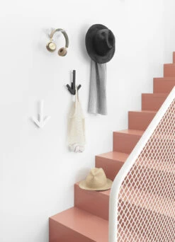 Design House Stockholm Arrow Haak -Gubis Winkel 10118 02 3 EnvironmentImage 6f9d6a866b