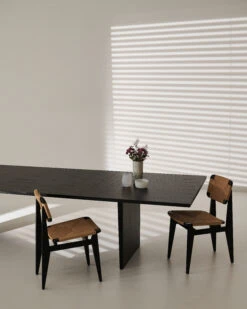 Gubi Private Eettafel 100x320 Cm 12 Gubi Private Eettafel 100x320 Cm -Gubis Winkel 568770 01 5 ProductImageEnvironment 6bd7c78bf9