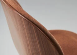 Gubi Beetle Aan De Voorkant Beklede Stoel Walnoot -Gubis Winkel 570579 01 5 ProductImageDetail a54635f728