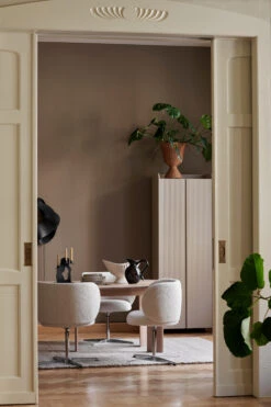 Ferm LIVING Rico Dining Chair Swivel Bouclé -Gubis Winkel 577235 01 42 EnvironmentImage 45e6f1d62f