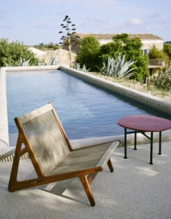 Gubi MR01 Initial Outdoor Lounge Chair -Gubis Winkel 578688 01 40 EnvironmentImage 3e87658856