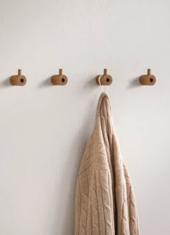Moebe Wooden Wall Hook Haak -Gubis Winkel 581896 01 40 EnvironmentImage 31b9857e1b