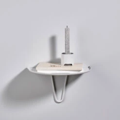 Zone Denmark A-Shelf Plank -Gubis Winkel a shelf hylla zone miljo 3 97c14842d1