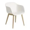 Muuto Fiber Chair Stoel Met Armleuningen En Houten Poten -Gubis Winkel p 31164 01 01 24d664eecc