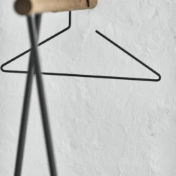 LIND DNA Slim Kledinghanger 11 LIND DNA Slim Kledinghanger -Gubis Winkel slim galge miljo5 cdd8118b90